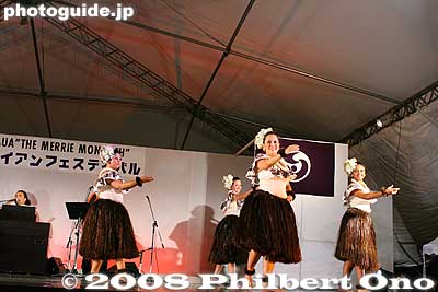 A big mahalo to Hula Halau 'O Kamuela for traveling all the way to Ikaho and making us all happy with their hula. I have already given free copies of these photos (and more) to the performers through Kau'i and Kunewa.
Keywords: gunma gumma shibukawa ikaho onsen spa hawaiian hula festival dancers girls women Hula Halau'O Kamuela stage performance