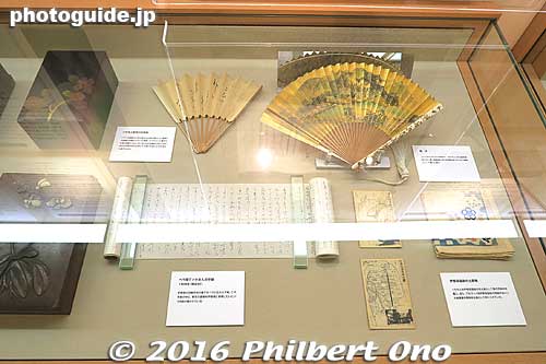 Wife Iki's belongings. Iki wrote a poem on the upper left fan. Lower right are a few tourist souvenirs (Postcards and hand towel) Iki bought.
Keywords: gunma gumma shibukawa ikaho onsen spa hot spring robert irwin hawaiian minister museum