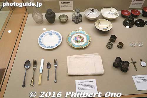 Dishes and cutlery used in Irwin's Ikaho residence. Most were imported from Europe and the US. Some are also from Japan.
Keywords: gunma gumma shibukawa ikaho onsen spa hot spring robert irwin hawaiian minister museum