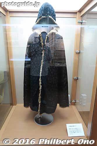 Wife Iki's winter coat.
Keywords: gunma gumma shibukawa ikaho onsen spa hot spring robert irwin hawaiian minister museum