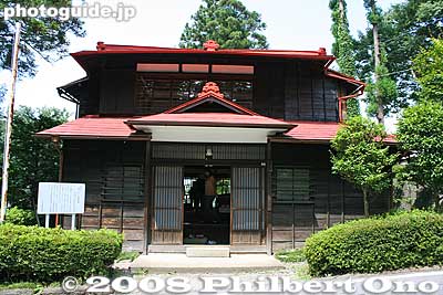 In 1985, the 100th anniversary of the Japanese immigration to Hawaii, Ikaho designated this residence as one of the town's Historic Places. ハワイ公使別邸
Keywords: gunma gumma shibukawa ikaho onsen spa hot spring robert irwin hawaiian minister summer house