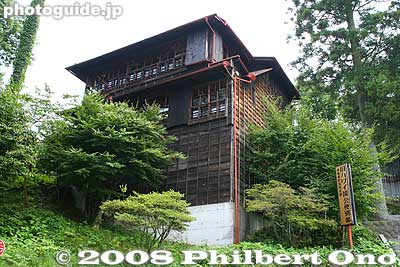 Rear view of Irwin's summer residence. This building has moved to a new location up the Stone Steps and these photos show it at the previous location at the foot of the Stone Steps.
Keywords: gunma gumma shibukawa ikaho onsen spa hot spring robert irwin hawaiian minister summer house