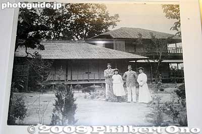 Photo of of four of Irwin's children in Ikaho. The building on the right is apparently the building that remains today.
Keywords: gunma gumma shibukawa ikaho onsen spa hot spring robert irwin hawaiian minister summer house