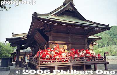 Right balcony of temple.
Keywords: gunma gumma takasaki daruma temple shorinzan