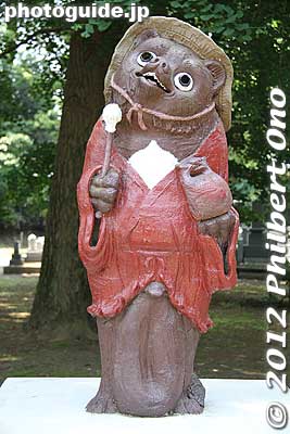 Keywords: gunma tatebayashi morinji temple soto zen tanuki raccoon dog statue japansculpture
