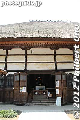 Morinji temple's Hondo main hall.　本堂
Keywords: gunma tatebayashi morinji temple soto zen thatched-roof