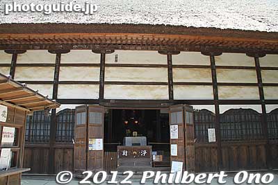 Morinji temple's Hondo main hall was originally built in 1468 and repaired in 1727.　本堂
Keywords: gunma tatebayashi morinji temple soto zen thatched-roof