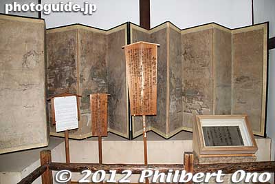 Folding screen showing the temple's connection to the Bunbuku Chagama folktale.
Keywords: gunma tatebayashi morinji temple soto zen