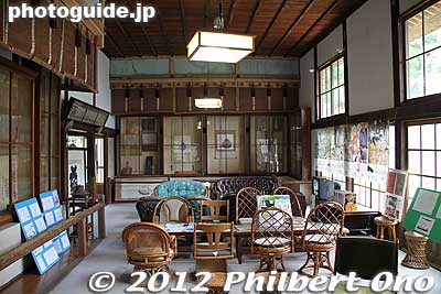 A room with more scrolls and paintings of chagama.
Keywords: gunma tatebayashi morinji temple soto zen