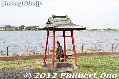 Another little monument for Benzaiten.
Keywords: gunma tatebayashi Tataranuma Park lake benzaiten shrine