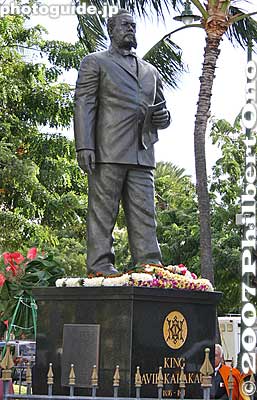 Statue of King David Kalakaua at entrance to Waikiki
