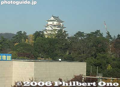 Fukuyama Castle from the train
Keywords: Hiroshima prefecture fukuyama castle