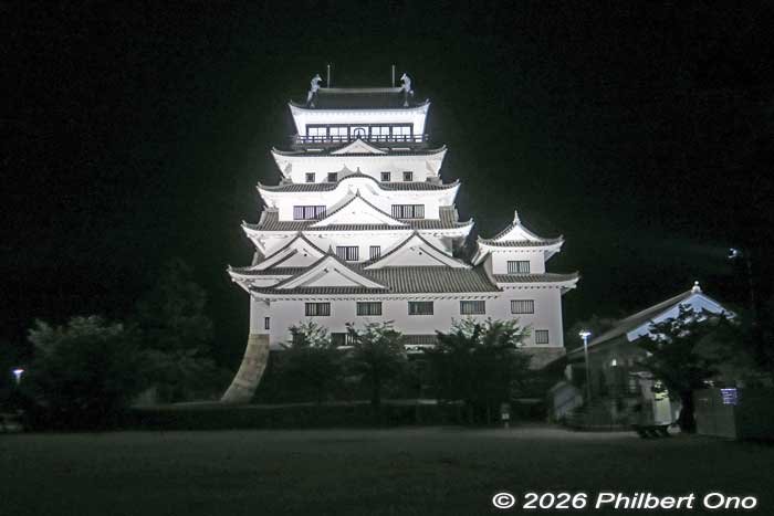 Fukuyama Castle's main castle tower. Reconstruction serving as a museum.
Keywords: Hiroshima fukuyama castle
