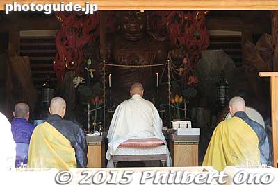 Chanting priests.
Keywords: hiroshima hatsukaichi miyajima Itsukushima shrine