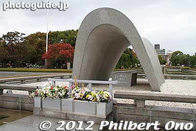 Keywords: hiroshima peace memorial park atomic bomb cenotaph
