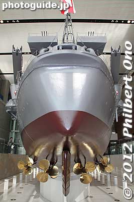 Propellers of Battleship Yamato.
Keywords: hiroshima kure battleship yamato museum maritime boat