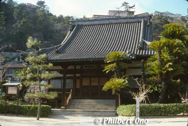 Tokkoji Temple near Onomichi Station.  持光寺 
Keywords: hiroshima onomichi