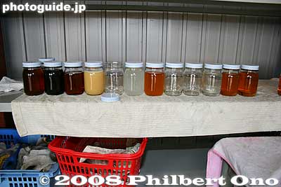 Bottles showing the waste oil conversion process from left to right.
Keywords: hokkaido date waste vegetable oil bio diesel fuel bdf environmental