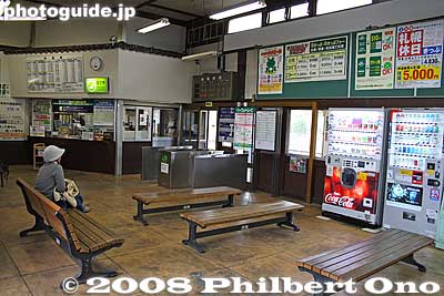 Inside JR Date-Mombetsu Station
Keywords: hokkaido date train station