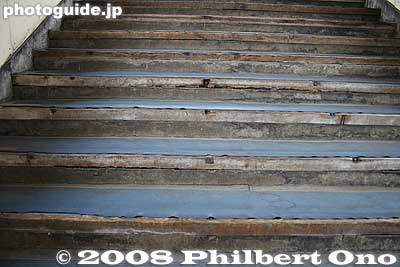 JR Date-Mombetsu Station stairs have wood.
Keywords: hokkaido date train station