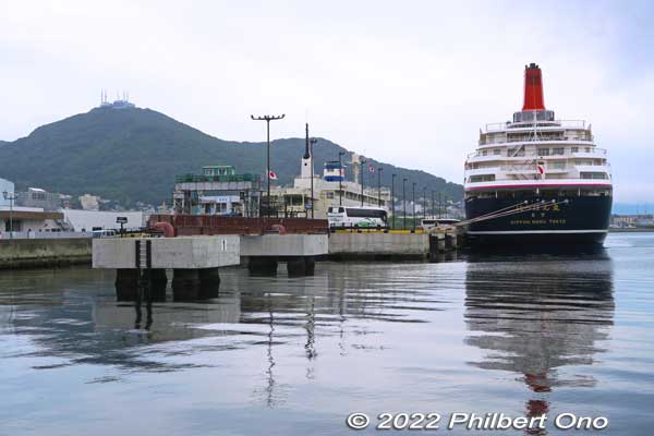 Hakodate Port's Wakamatsu Dock where cruise ships dock.
Keywords: Hokkaido Hakodate