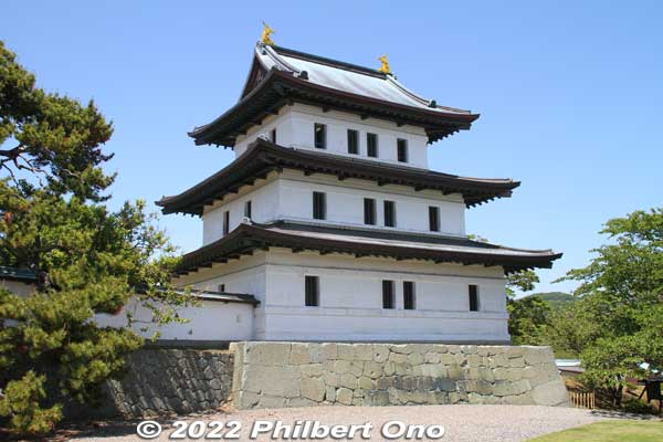Matsumae Castle's main tower is a pretty accurate reconstruction with 3 floors on the original location. Originally named "Fukuyama Castle" since the area was named "Fukuyama." To avoid confusion with Fukuyama Castle in Hiroshima,
Keywords: hokkaido matsumae castle