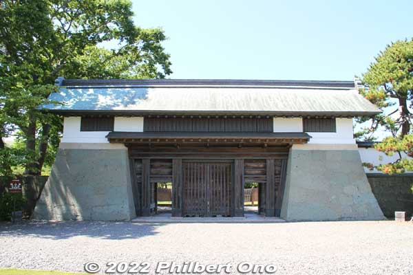 Matsumae Castle's Honmaru Gomon Gate, a National Important Cultural Property. 本丸御門
Keywords: hokkaido matsumae japancastle