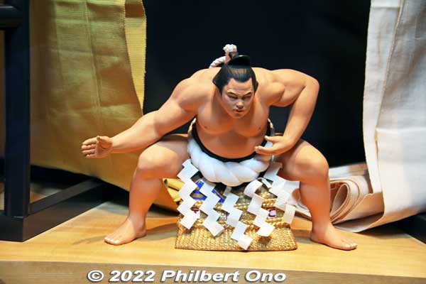 Small statue of Chiyonofuji performing the dohyo-iri ring-entering ceremony.
Keywords: hokkaido matsumae sumo museum Yokozuna Chiyonoyama Chiyonofuji