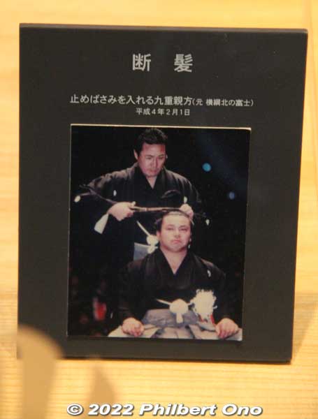 Chiyonofuji's topknot was cut off on his retirement day in Feb. 1992 by his then Kokonoe stablemaster and former Yokozuna Kitanofuji.
Keywords: hokkaido matsumae sumo museum Yokozuna Chiyonoyama Chiyonofuji