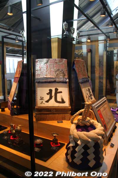 Chiyonoyama's trophy room.
Keywords: hokkaido matsumae sumo museum Yokozuna Chiyonoyama Chiyonofuji