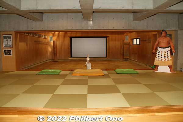 The museum also has a replica of Chiyonofuji's Kokonoe sumo stable ring. 
Keywords: hokkaido matsumae sumo museum Yokozuna Chiyonoyama Chiyonofuji