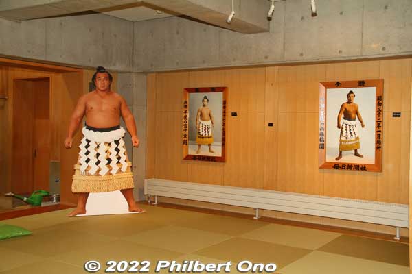 After retiring, Chiyonofuji took over Kokonoe sumo stable from former Yokozuna Kitanofuji.
Keywords: hokkaido matsumae sumo museum Yokozuna Chiyonoyama Chiyonofuji
