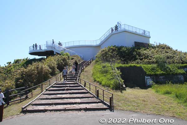 Cape Chikyu has a lookout deck. From JR Bokoi Station, 35-min. walk or 10-min drive. By bus, get off at the Chikyu-Misaki Danchi stop.
Keywords: Hokkaido Muroran Cape Chikyu Chikiu