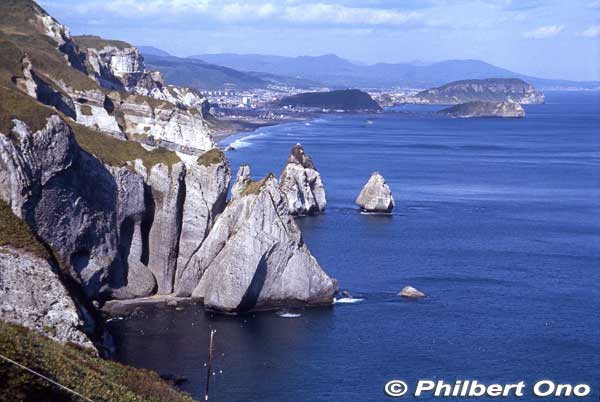 Near Cape Chikyu, Tokkarisho scenic point has dramatic sea cliffs. トッカリショ展望台
Keywords: Hokkaido Muroran