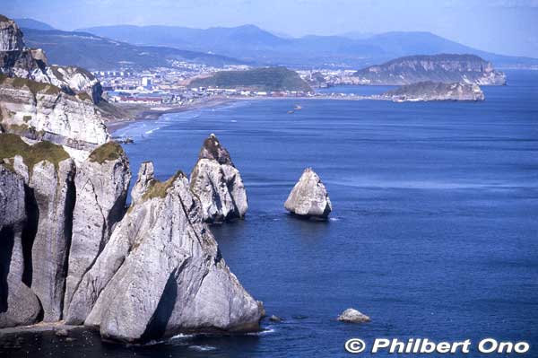 Etomo Peninsula is quite famous for its dramatic coast including Tokkarisho scenic point. トッカリショ展望台
Keywords: Hokkaido Muroran