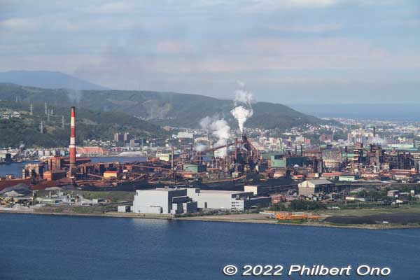 North Nippon Works (Muroran) steel plant operated by Nippon Steel. The works opened in 1909. Employs over 1,000. 北日本製鉄所 室蘭地区
Keywords: Hokkaido Muroran Sokuryo