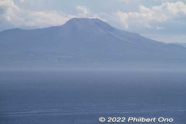 Mt. Komagatake as seen from Mt. Sokuryo in Muroran.
Keywords: Hokkaido Muroran Sokuryo