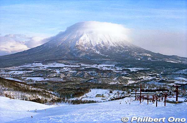 Mt. Yotei as seen from Niseko Hirafu, Niseko's largest ski grounds. Yotei-zan is dubbed as Hokkaido's Mt. Fuji. ニセコ ヒラフ・羊蹄山
Keywords: hokkaido niseko skiing hirafu japanmt