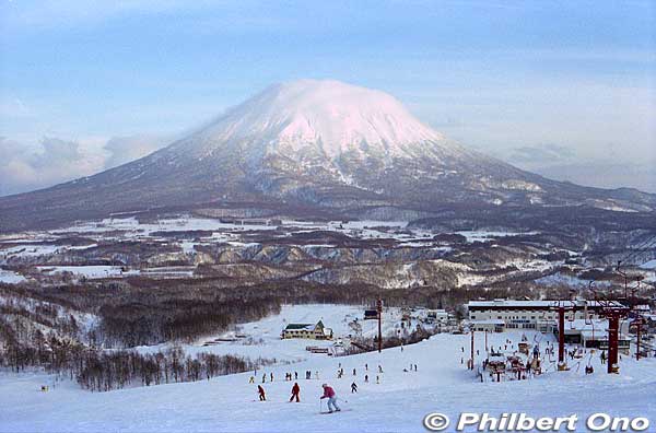 Mt. Yotei-zan can be clearly seen from Niseko Hirafu. Hokkaido's Mt. Fuji. ニセコ ヒラフ・羊蹄山
Keywords: hokkaido niseko skiing hirafu japanmt