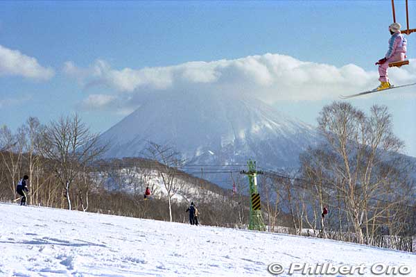 Niseko Annupuri ski grounds has a different view of Mt. Yotei compared to Hirafu. ニセコアンヌプリ
Keywords: hokkaido niseko skiing annupuri