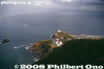 View from Akaiwa of Cape Takashima. Todo Rock island on the left.
Keywords: hokkaido otaru mountain rock climbing akaiwa