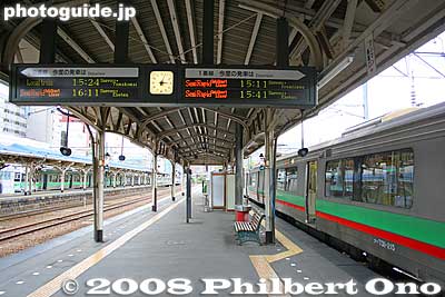 Otaru Station platform
Keywords: hokkaido otaru station