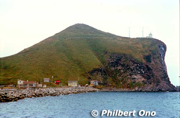 On Cape Peshi, Oshidomari Lighthouse overlooking Oshidomari Port. 鴛泊灯台 ペシ岬
Keywords: Hokkaido Rishiri island