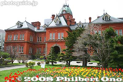 In March 1969, it was designated as an Important Cultural Property. Its 2.5 million bricks were made locally and laid in a French style.
Keywords: hokkaido sapporo government historic building red brick akarenga capitol important cultural property tulips flowers