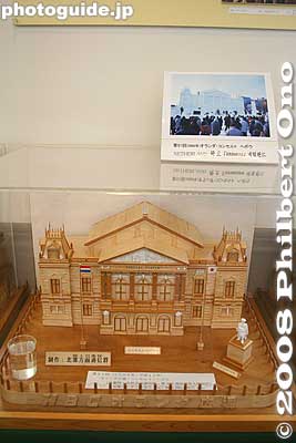 Concert Gebouw, Holland (2000)
Keywords: hokkaido sapporo Hitsujigaoka Observation Hill snow festival museum