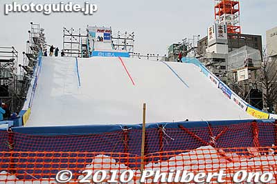 In the next block at 3-chome was the Snowboard Jump hill standing 24 meters high and 65 meters long. They held snowboard jump tournaments during the snow festival. Free to watch.
Keywords: hokkaido sapporo snow festival ice sculptures 
