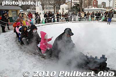 Mini train was popular. Notice the long line in the background.
Keywords: hokkaido sapporo snow festival ice sculptures statue 