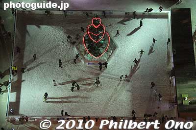The skating rink next to the foot of the TV Tower had a Christmas tree with heart-shaped lighting not noticeable from the ground.
Keywords: hokkaido sapporo snow festival sculptures statue 