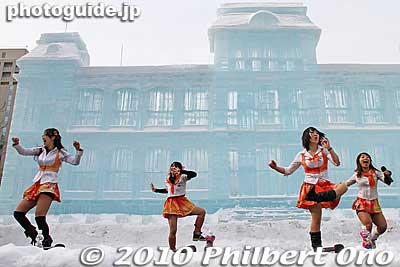 This is a local Hokkaido group dressed as school girls calling themselves Moegi-iro Jogakuin. もえぎ色女学院
Keywords: hokkaido sapporo snow festival iolani palace ice sculpture 