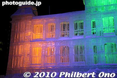 Hawaii needs more tourists to visit, especially the Japanese market. Why isn't HVB here promoting Hawaii with Iolani Palace in ice? This was a golden opportunity to promote Hawaii and NOBODY was doing it.
Keywords: hokkaido sapporo snow festival iolani palace ice sculpture 